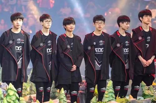 拉扯中被放 拉扯中被放